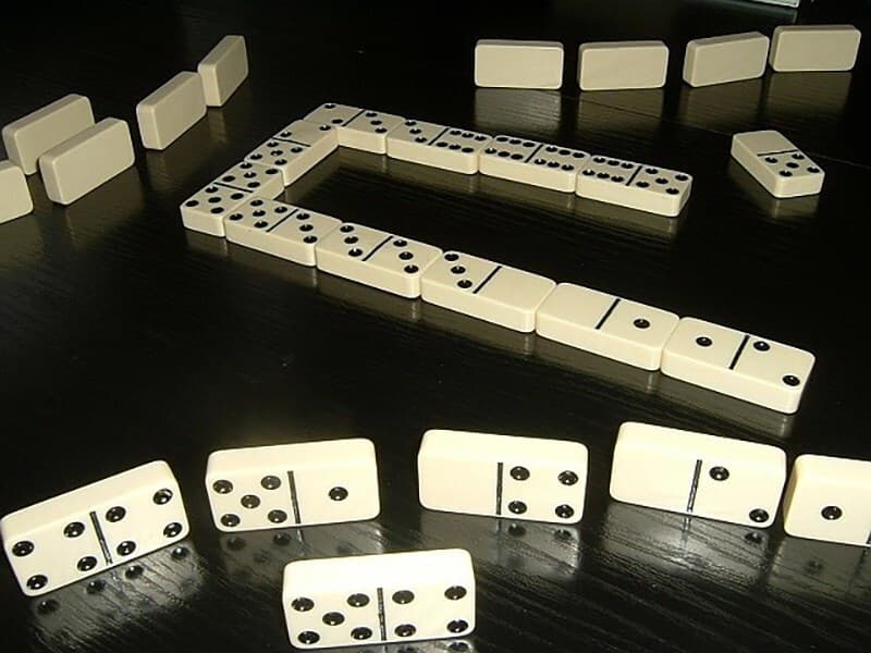 Domino trong xã hội